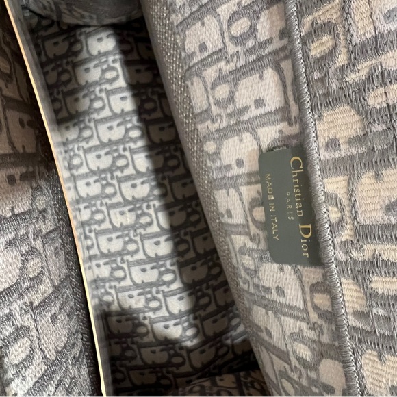 Christian Dior Medium Dior Book Tote Bag
Copy Luxury Designer - Picture 10 of 13